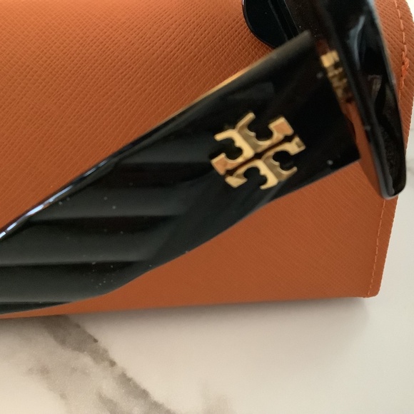 NWT.   Tory Burch sunglasses - Picture 14 of 16